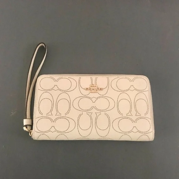 ❌SOLD❌Coach Wallet Clutch Wristlet - Picture 3 of 9